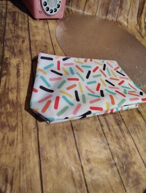 Clinique Multicolor Sprinkle Print Cosmetic Pouch